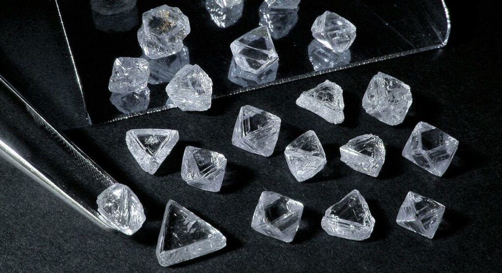 diamant brut  sortant des mines 