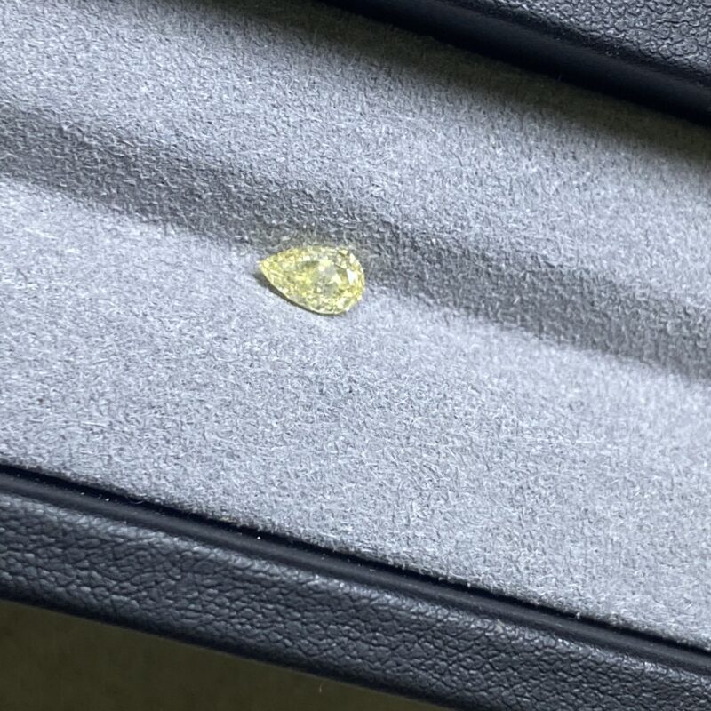 diamant poire fancy yellow